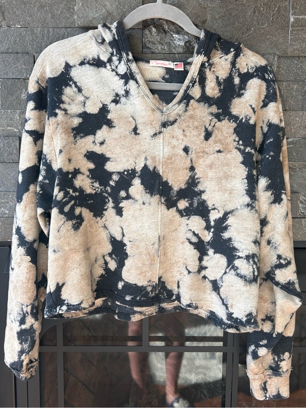 Maronie Reverse Tie Dye Cropped V-Neck Hoodie